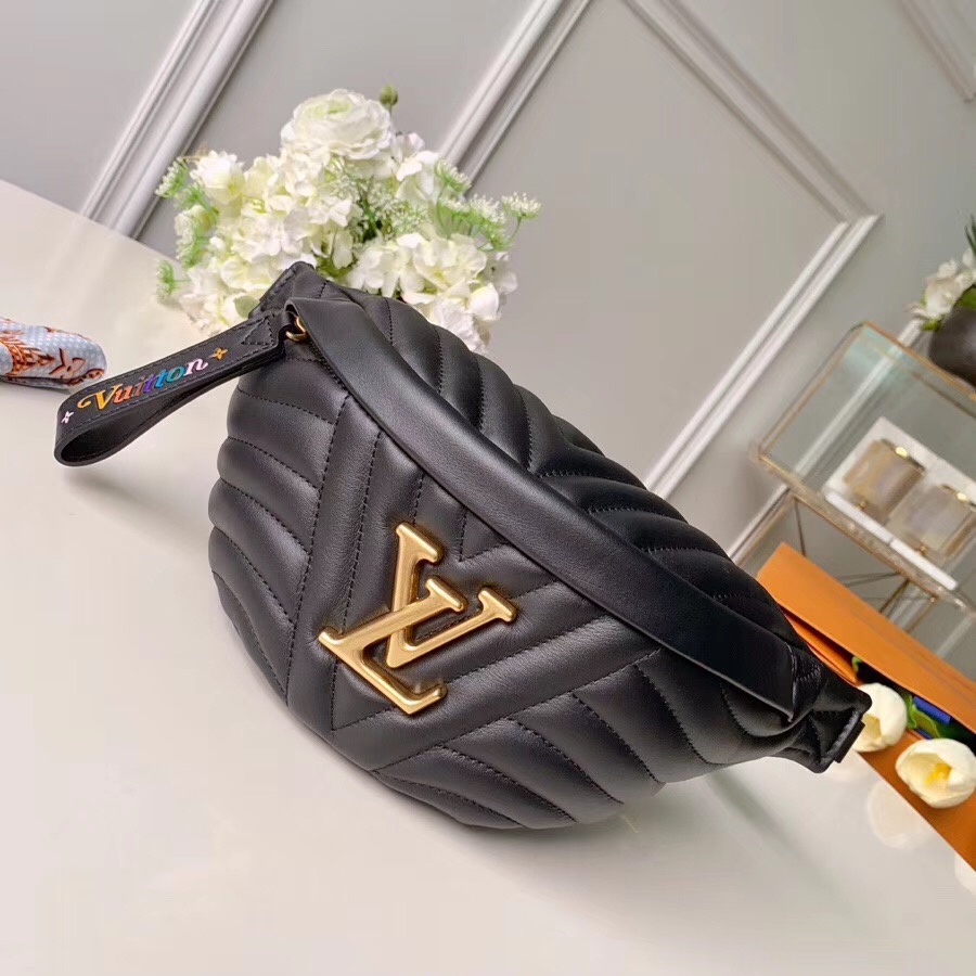 Leather belt bag Louis Vuitton Black in Leather - 25832585