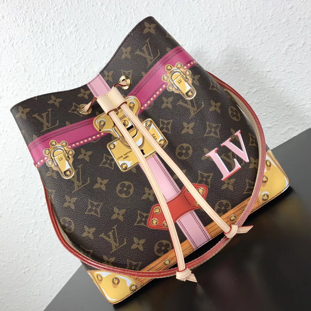 Louis Vuitton NeoNoe Bag REVIEW + Outfits VIDEO - Handbagholic