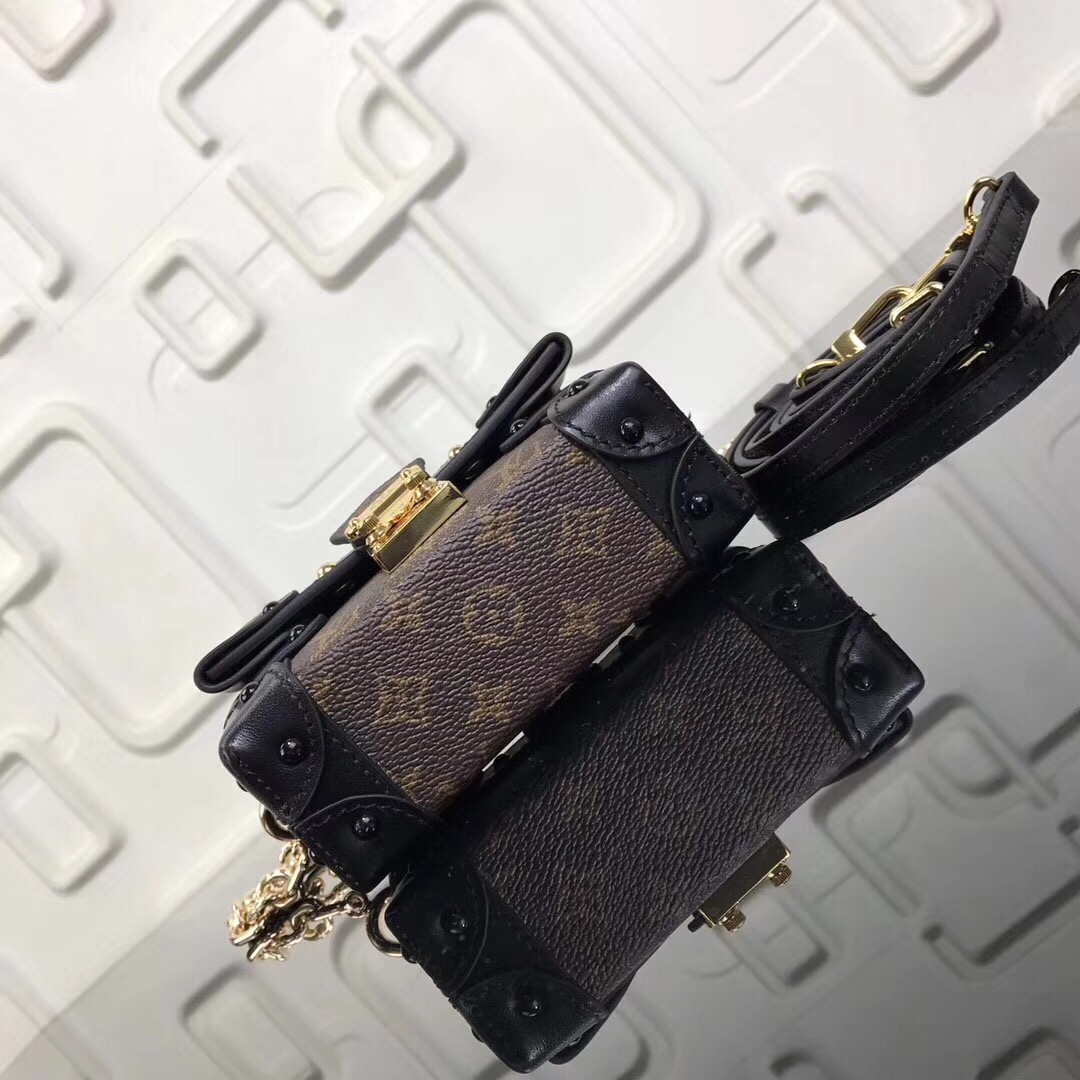 LOUIS VUITTON Louis Vuitton Essential Trunk Key Holder M62553