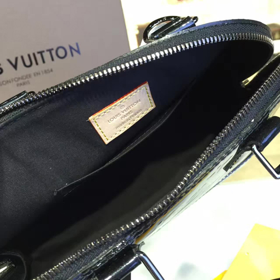 Louis Vuitton Alma Bb M90063