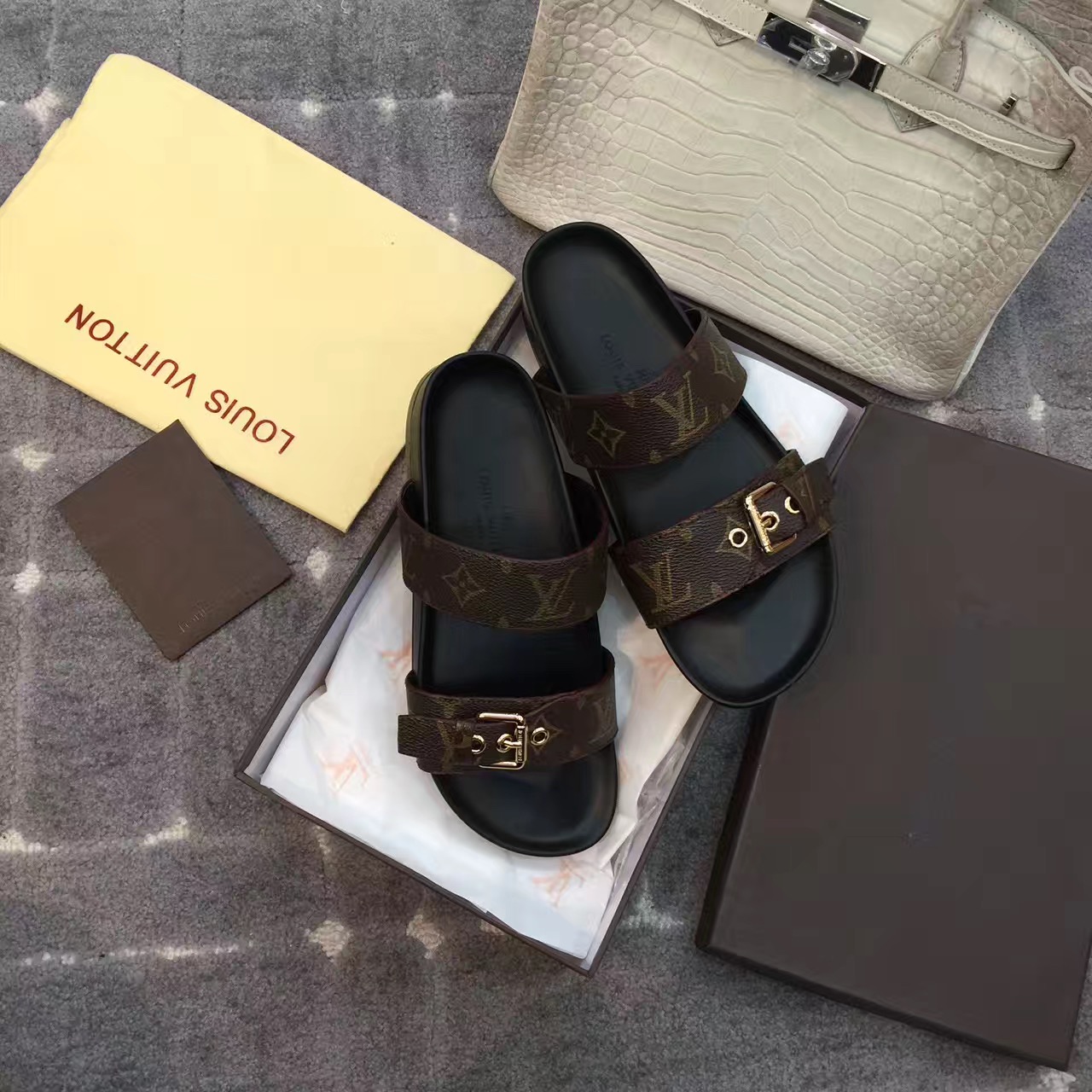 Louis Vuitton Bom Dia Mule One Year Review ( Wear , Pros and Cons , Is It  Worth It ? ) 